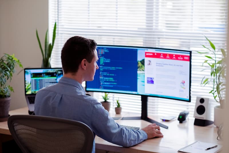 Best AI Tools for Freelancers. Freelancer using AI tools on laptop 2026